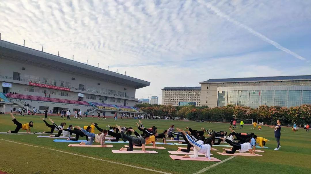 武汉工商学院瑜伽俱乐部