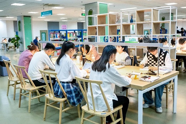 武汉工商学院图书馆